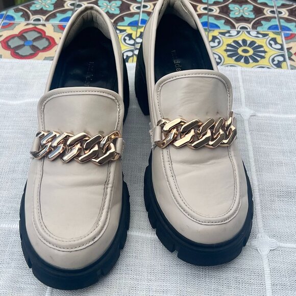 Steve Madden Cream Loafers Gold Chain - Picture 1 of 3
